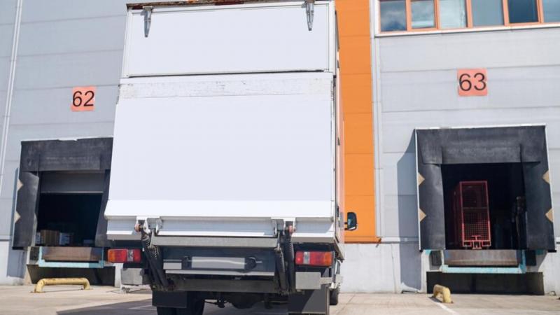 Bau frigorifico 3 4 com gancheira: a solução ideal para transporte de alimentos