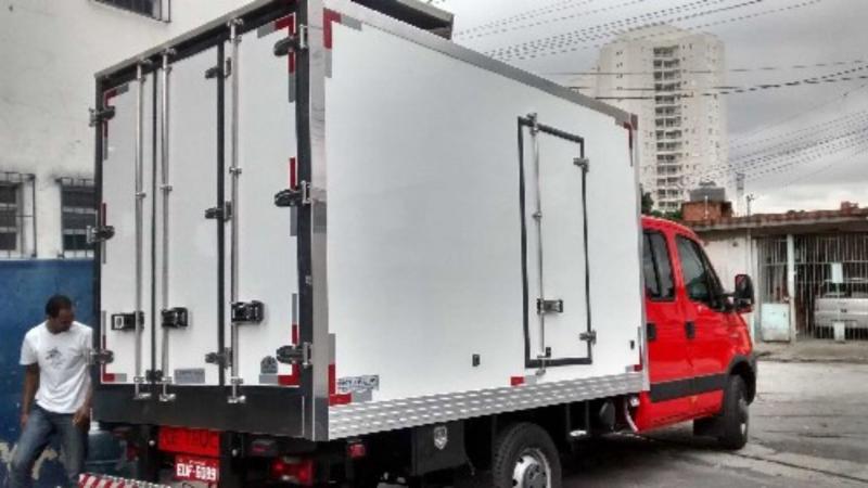 Baú frigorífico: a solução ideal para conservar seus alimentos frescos