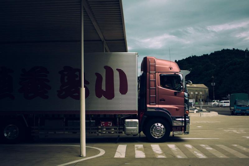 Carroceria Carga Seca: Vantagens e Tipos para Transporte Eficiente
