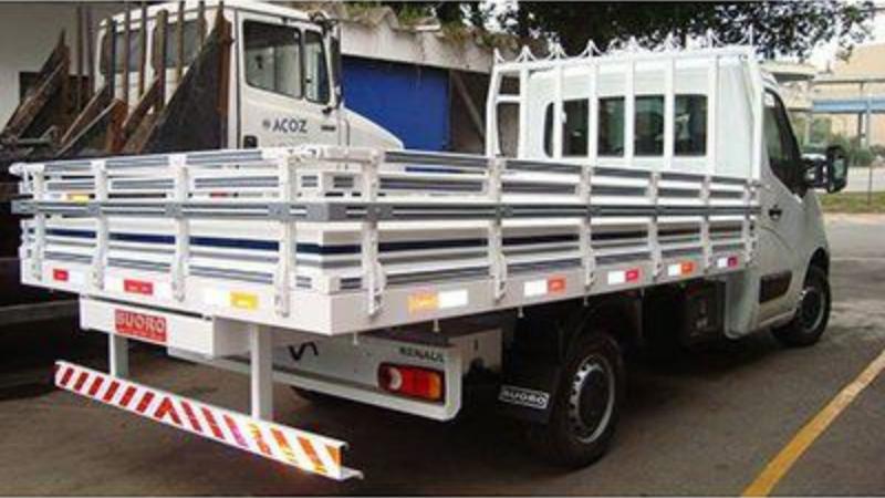 Carroceria Mista: Versatilidade em Transporte