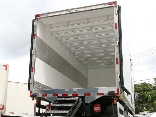 Carrocerias frigoríficas são essenciais para o transporte seguro de alimentos e medicamentos, descubra suas vantagens e aplicações