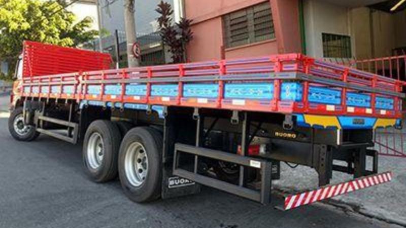 Carroceria de madeira basculante: descubra suas vantagens e aplicações